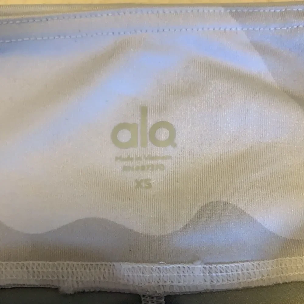 NWOT Alo Yoga white camouflage high waist leggings
